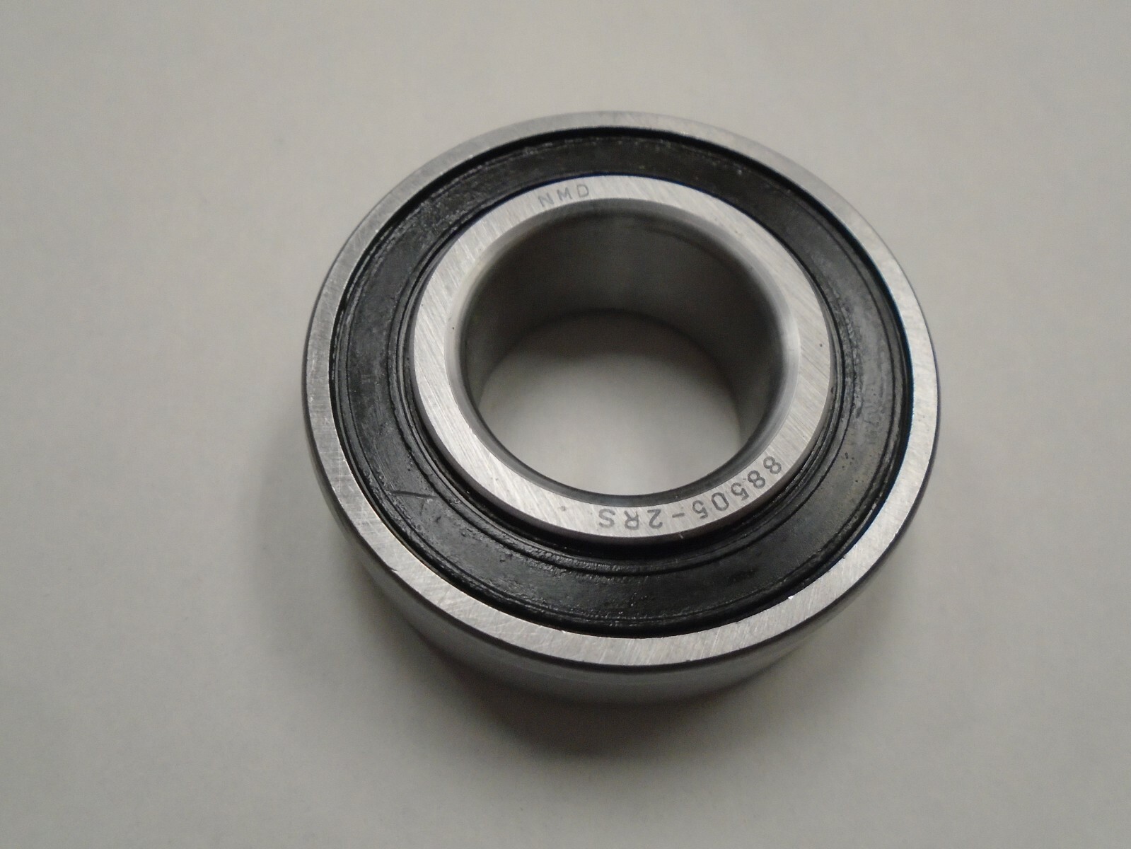 NMD 88505-2RS SEALED BEARING 25X52X15 WITH 16.8mm EXTENDED INNER RING JUNE115