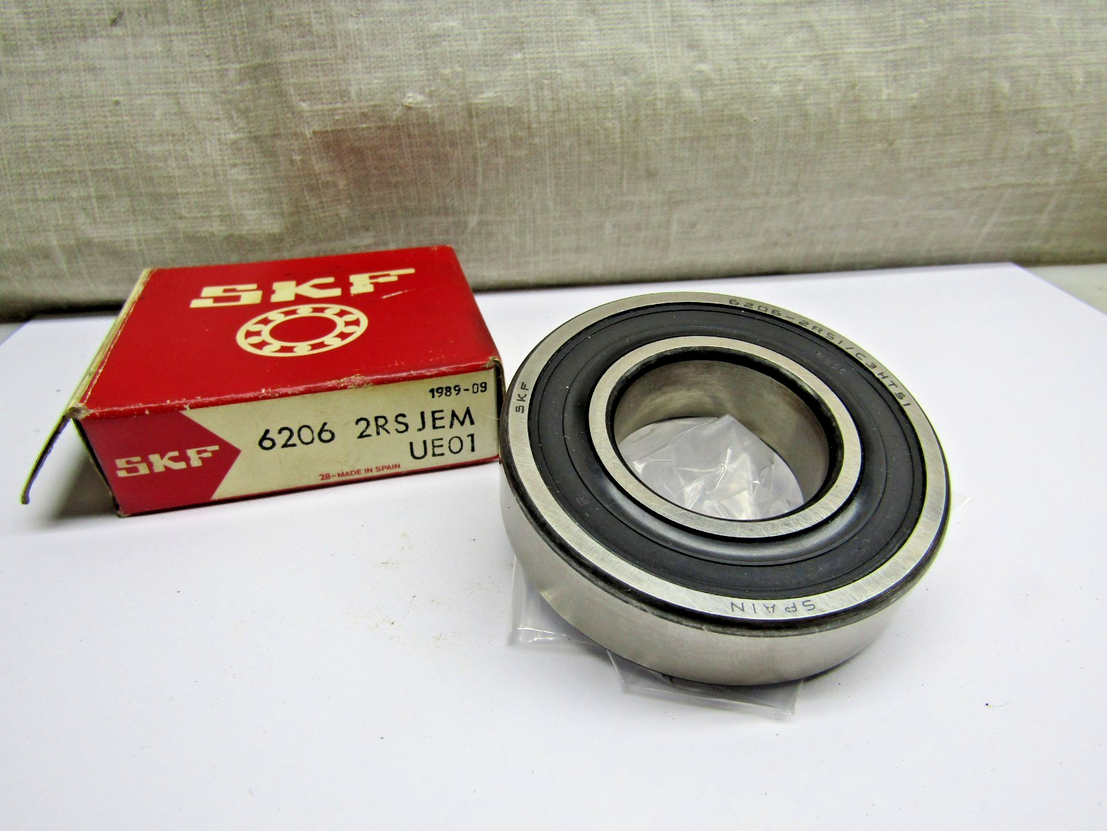 SKF 6206-2RS JEM 30mm x 62mm x 16mm Sealed Bearing