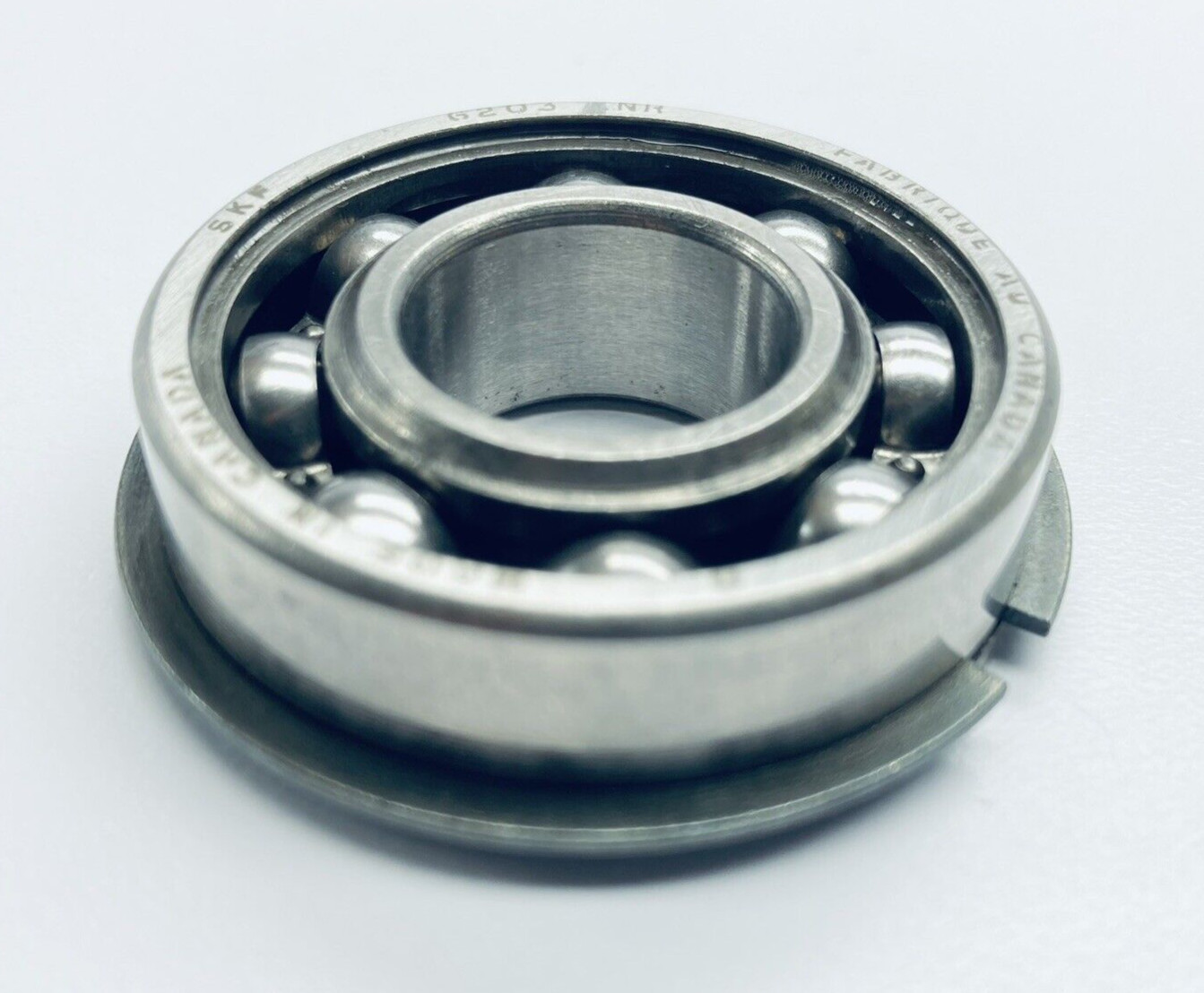 UNUSED SKF 6203 NR DEEP GROOVE BALL BEARING 17mmID 40mmOD 12mmW