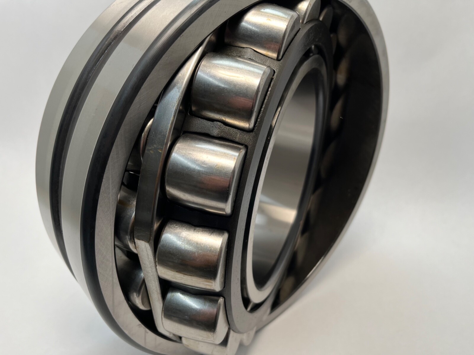 FAG 22234E Spherical Bearing 22234E 22234-E-W33 170x310x86 mm