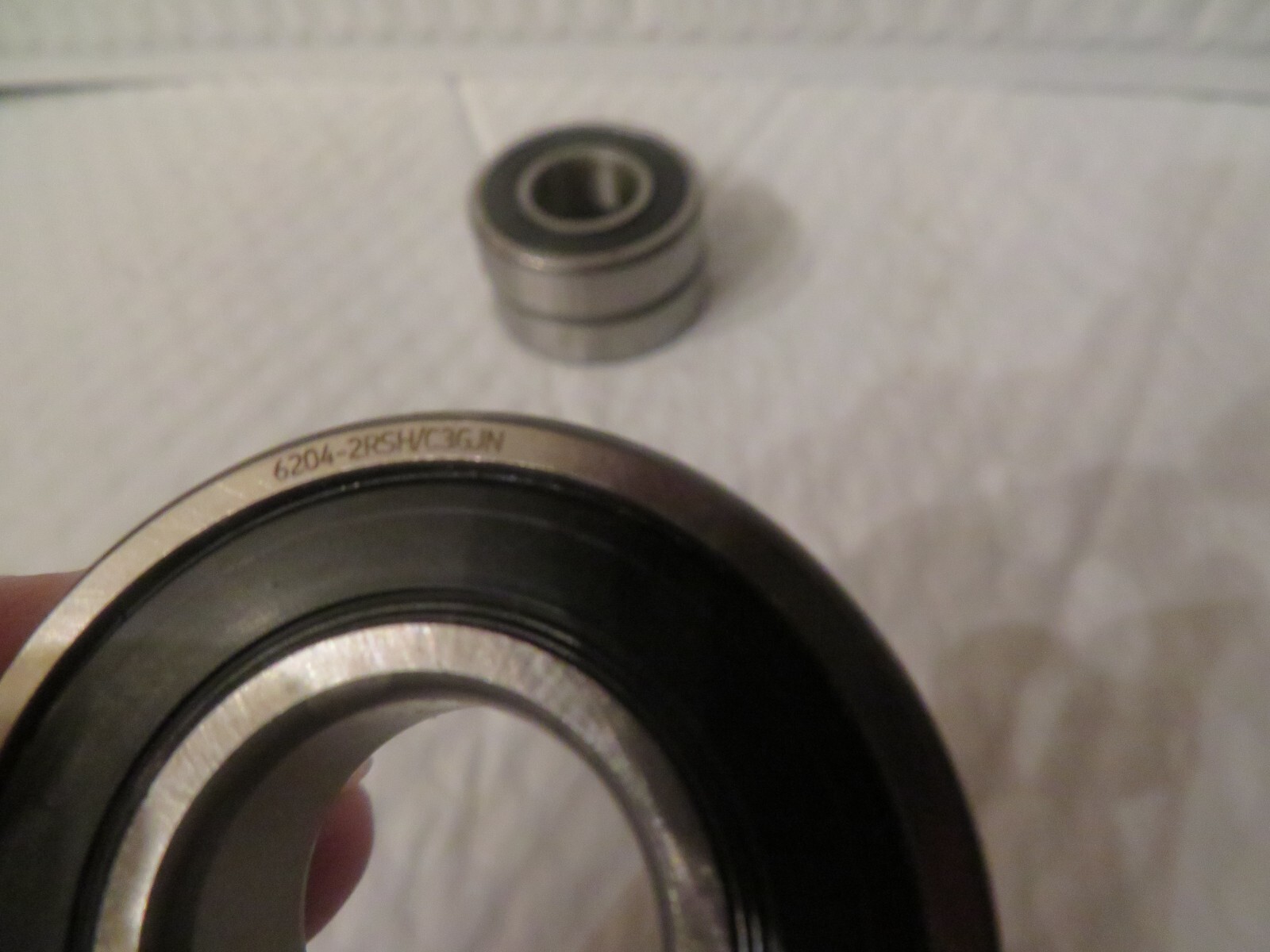 NEW SKF BALL BEARING 6204 2RSJEM 6204-2RSH/C3GJN “LOT OF 3”