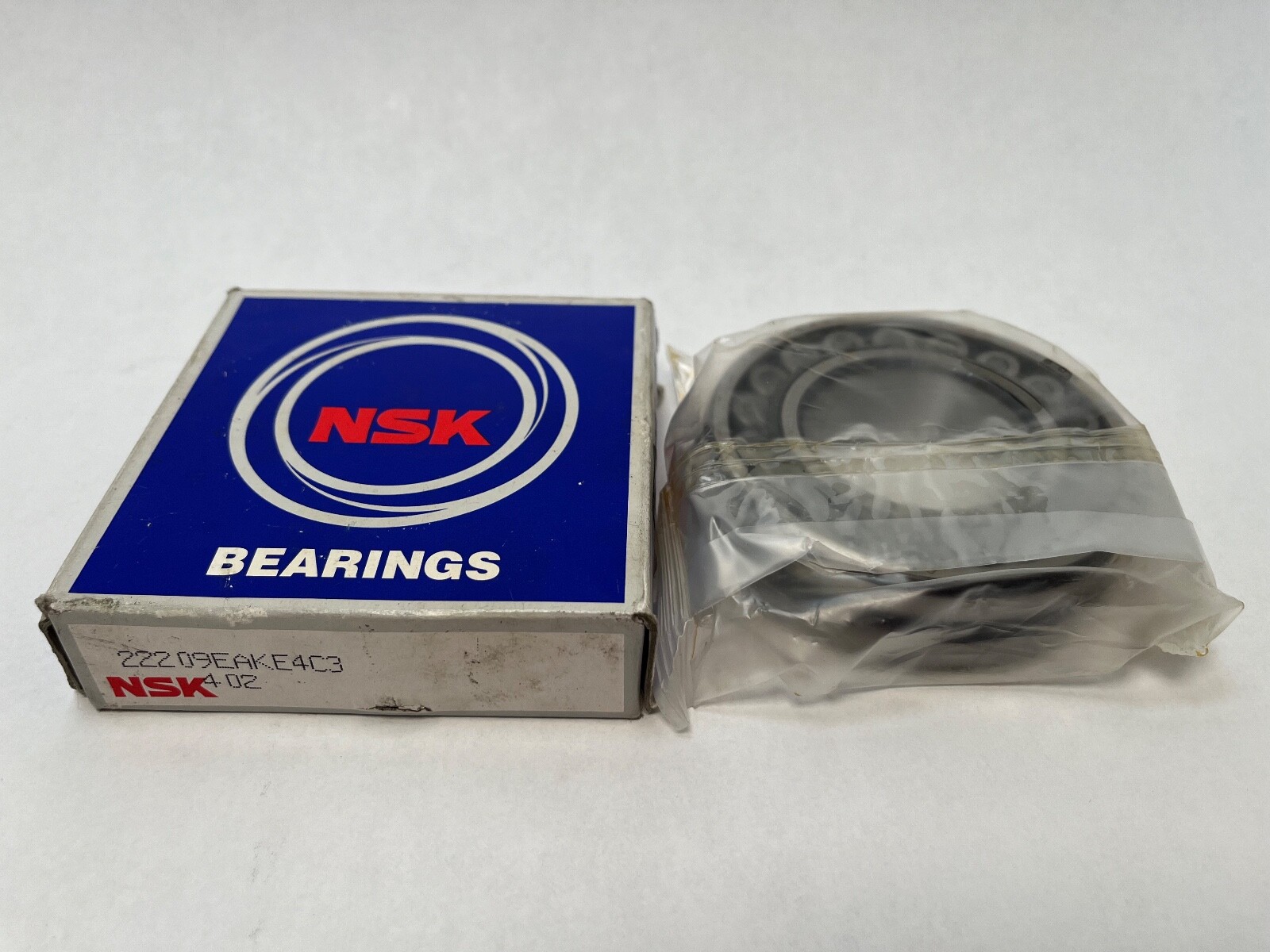 NSK 22209EAKE4C3 Bearing 22209-EA-KE4-C3 22209 C K W33 C3 45x85x23 mm