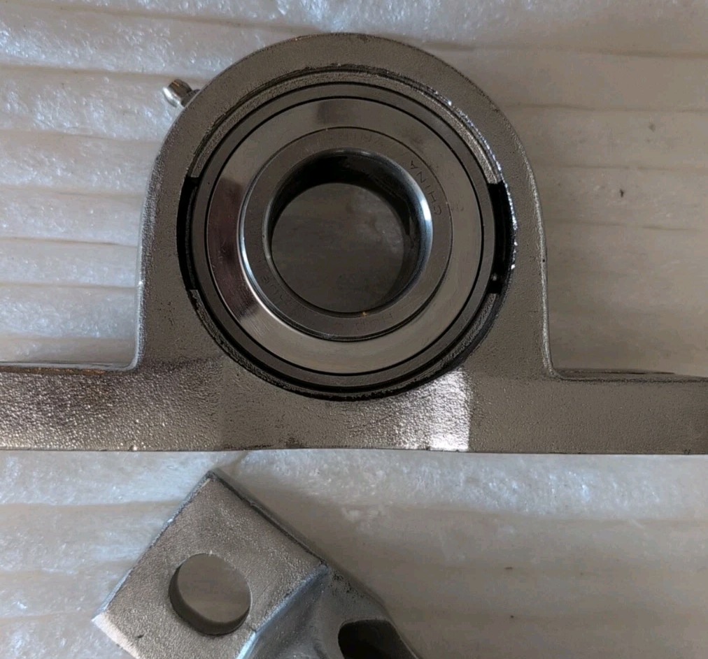 Lot Of 2 HUB CITY PILLOW BLOCK Bearings PB251 X 1 3/8 . Solid Base . New
