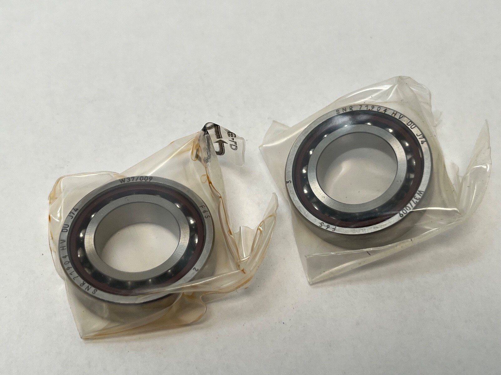SNR 71904HVDUJ74 Bearing 20x37x9mm 7904-E-T-DUL-P4 71904-H-V-DU-J74 Germany 2Pcs
