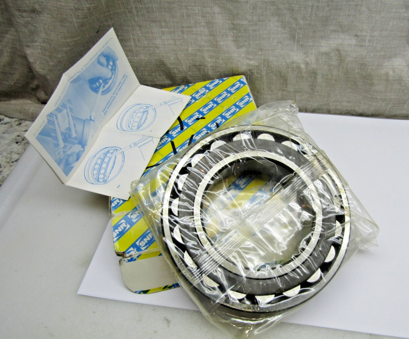 SNR 22215.EAK B33 J30 75mm X 130mm X 31mm Tapered Bore Spherical Roller Bearing