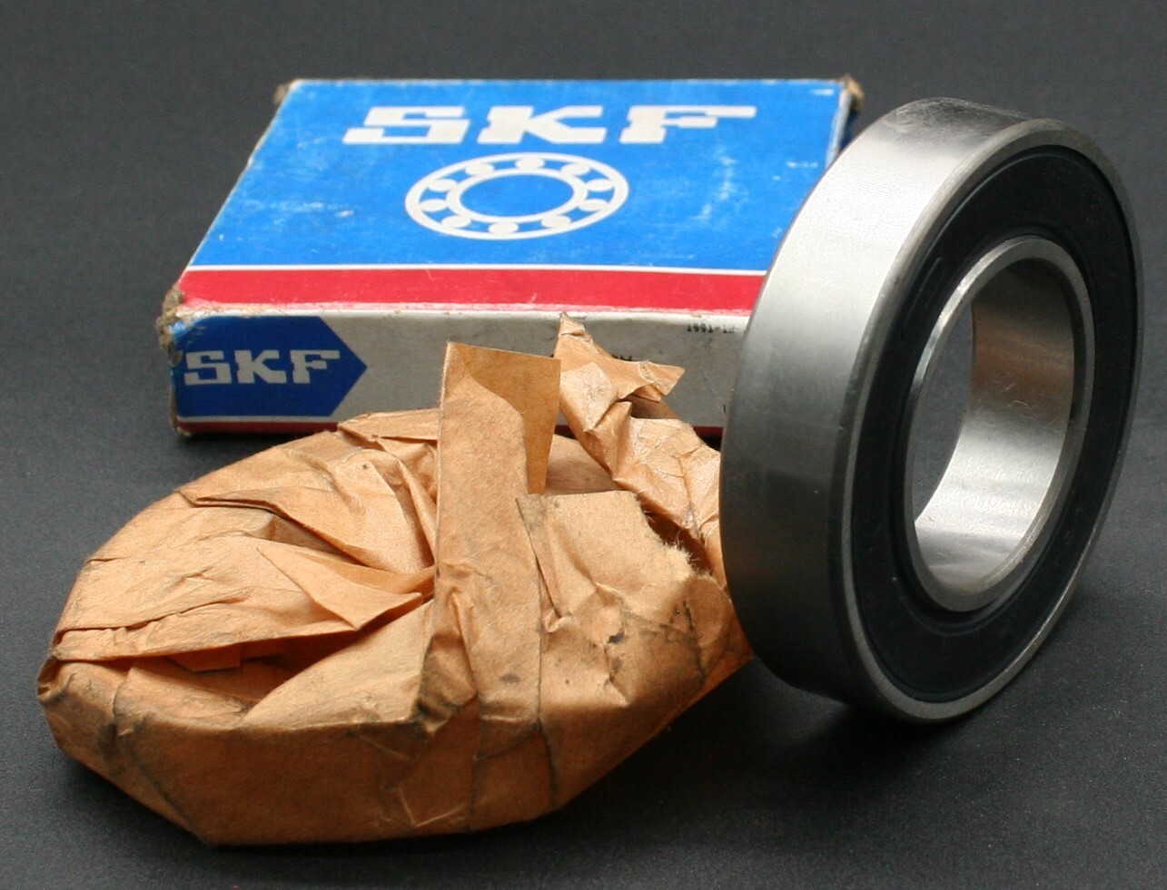 One SKF 6209 2RSJEM Deep Groove Bearing 45MM ID USA 6209 2RS/C3 Paper Pkg NEW