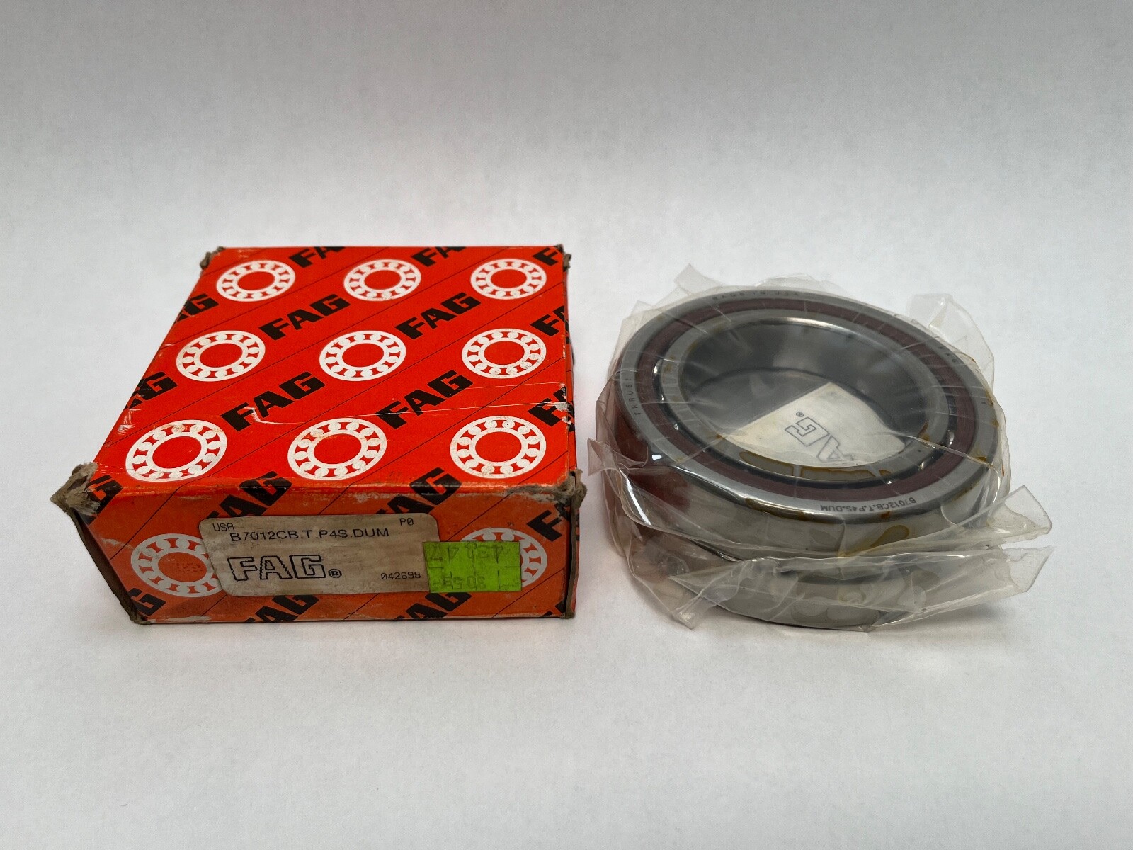 FAG B7012CB.T.P4S.DUM Bearing 60x95x18 mm 7012C B-7012-CB-T-P4S-DUM USA 2 Pcs