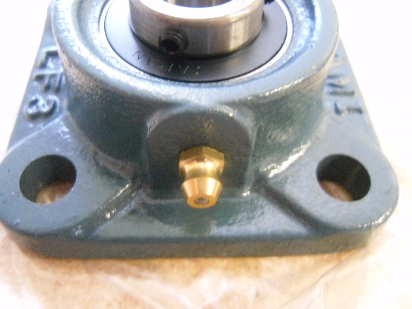 AMI UCLF202-10, Set Screw Locking Four-Bolt Flange Unit New Made In Japan