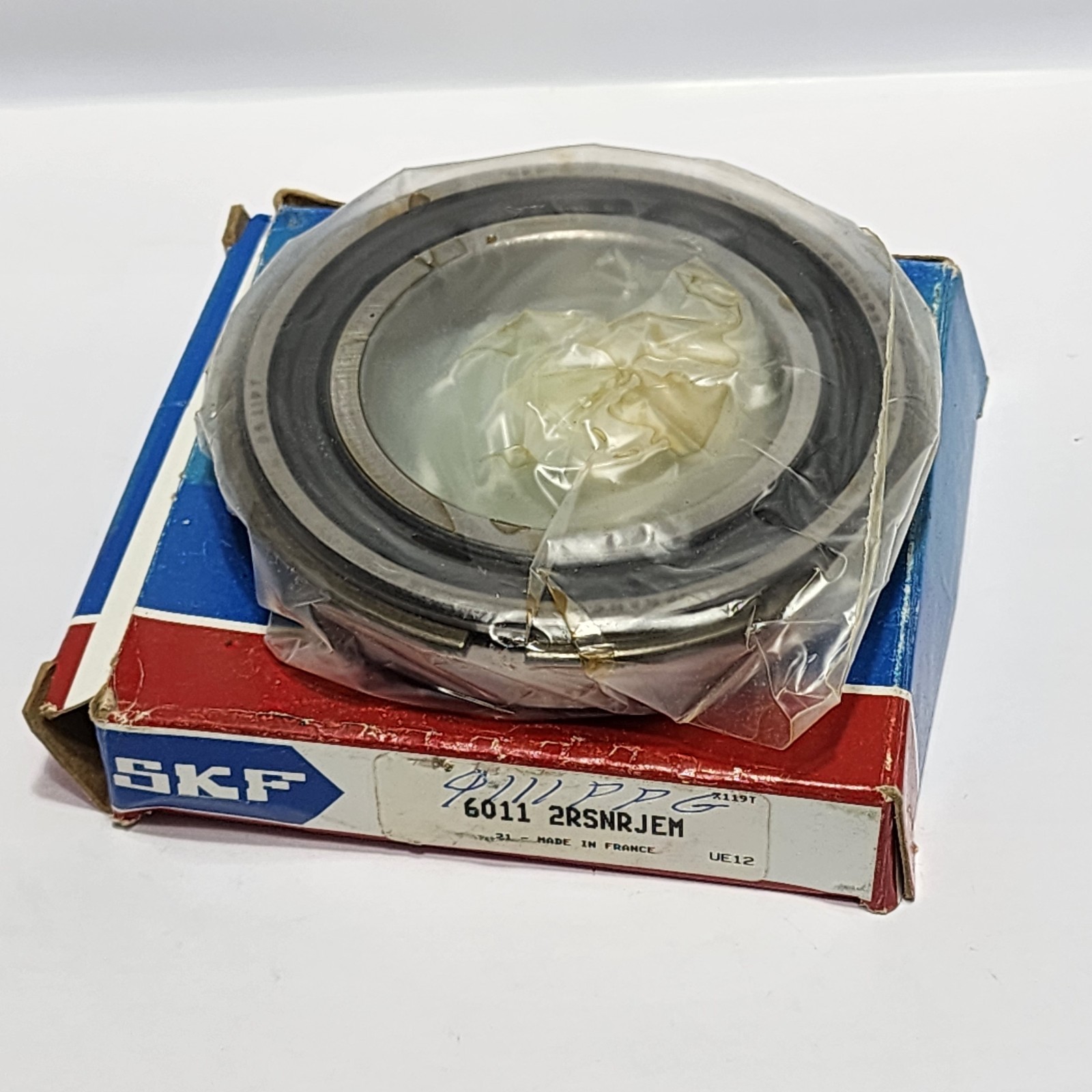 SKF 6011 2RSNRJEM / 6011 2RS NR C3 Ball Bearing