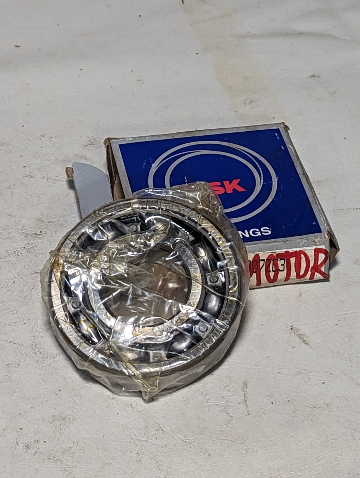 NSK 6307ZC3 Radial/Deep Groove Ball Bearing – Round Bore, 35 mm ID, 80 mm OD, 21