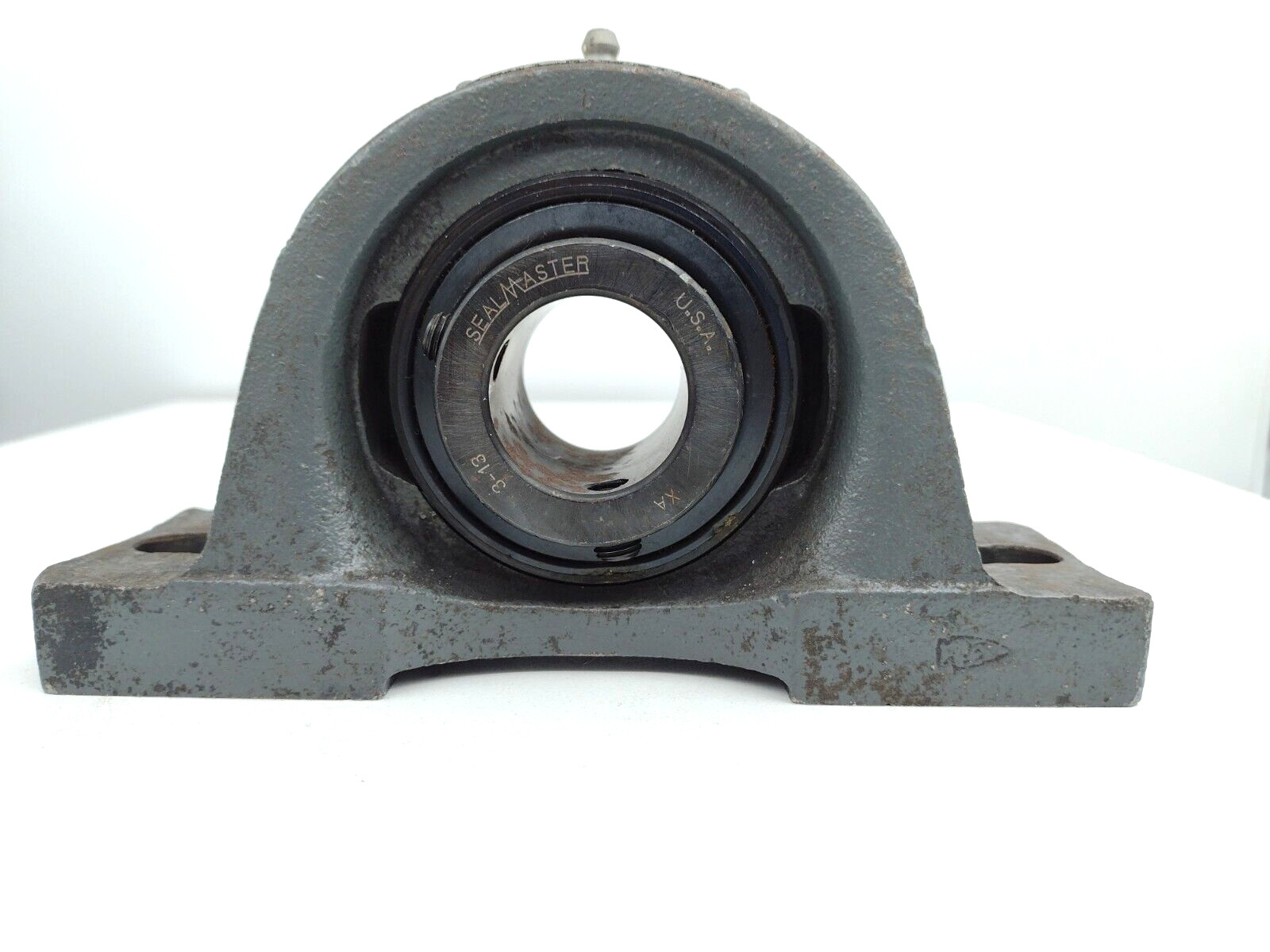 SealMaster MP-19 Pillow Block Ball Brg Unit 1-3/16 Inch Bore (minor oxidized)