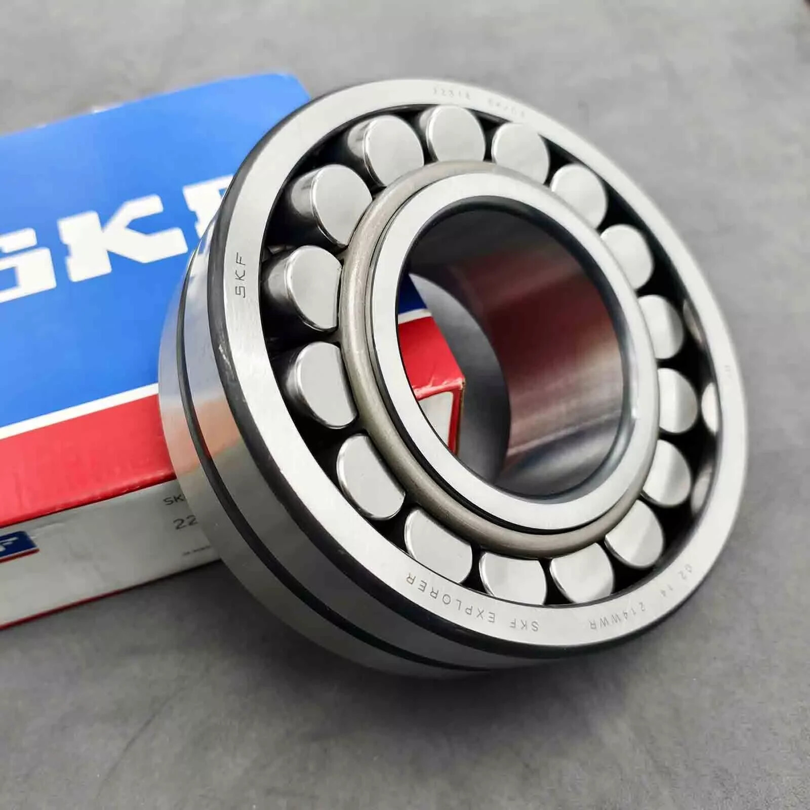 NEW SKF 22318 EK/C3 spherical roller bearing 1PCS #DC