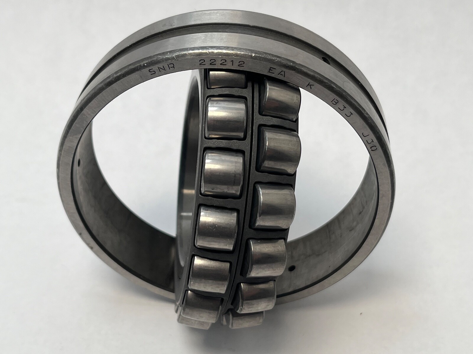 SNR 22212EAKB33J30 Bearing 60x110x28 mm 22212-E-A-K-B33-J30 22212EAKW33C3 Italy