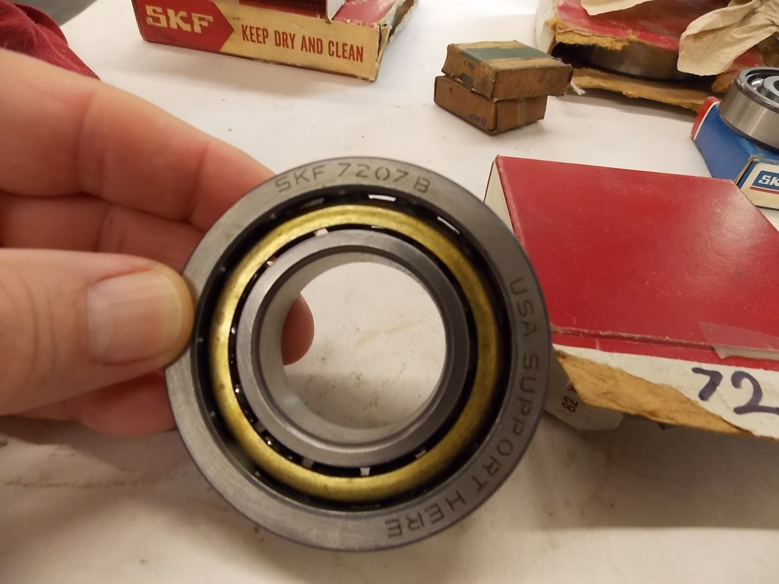 NOS SKF 7207B Single Row Angular Contact Ball Bearing 35mmx72mmx17mm G5