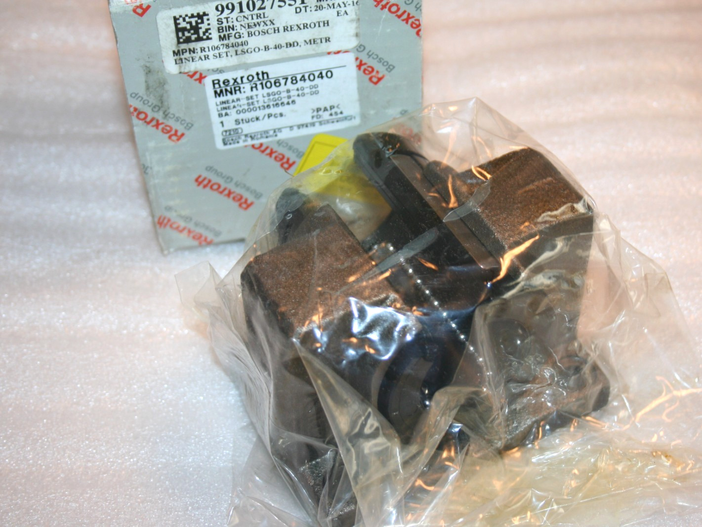 BOSCH REXROTH R106784040 LSGO-B-40-DD Linear Bearing Set * NEW *