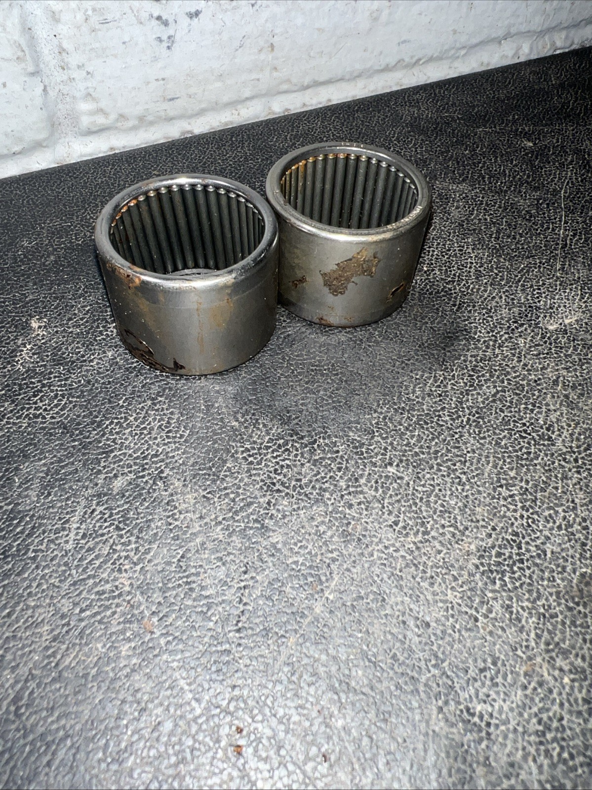 2x Torrington B-1816 Needle Roller Bearing 1-1/8″ ID Qty 2 (OUTER RUST DUE AGE)