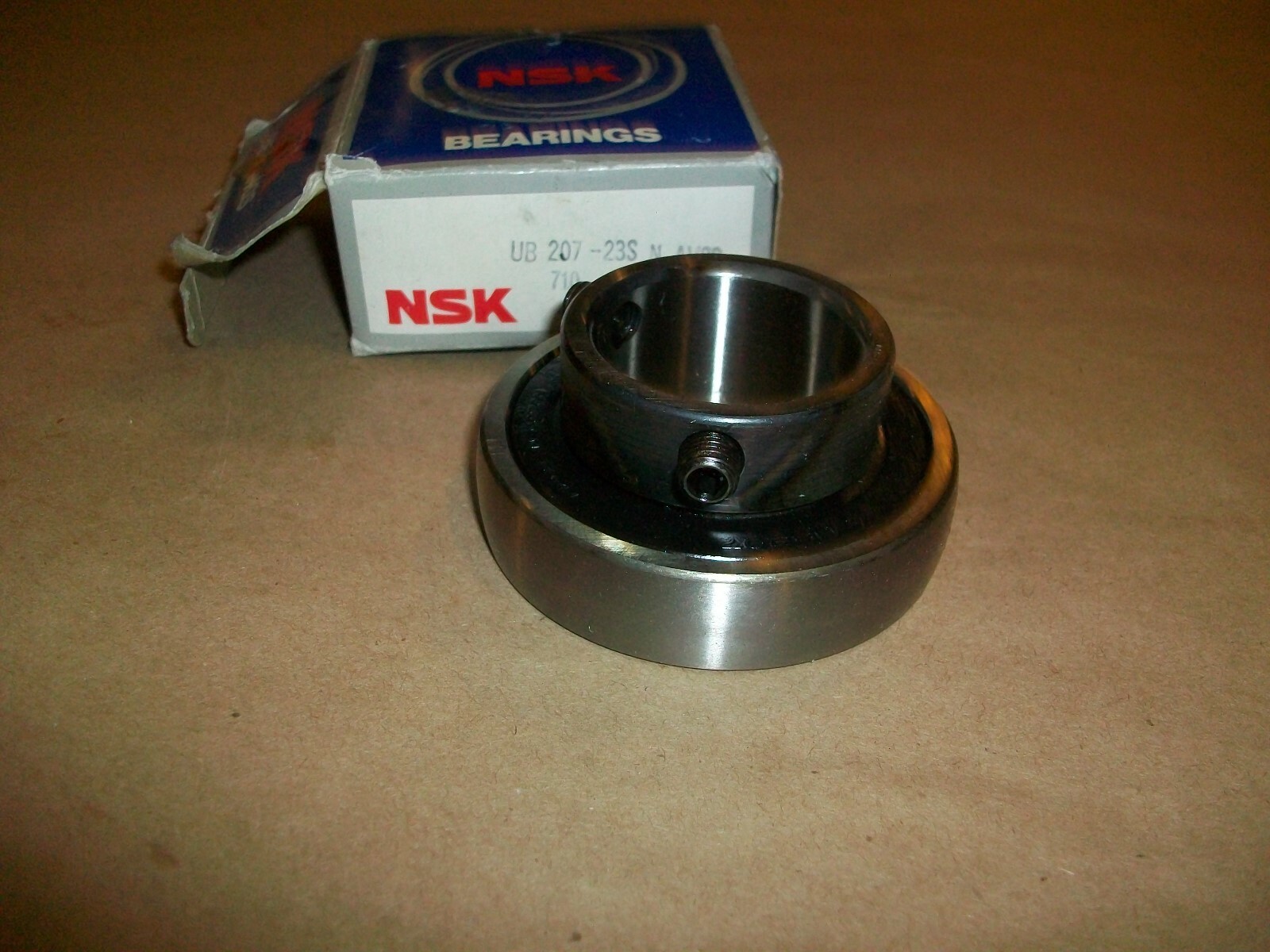 NSK Roller Bearing UB 207-23S N AV2S NEW IN BOX