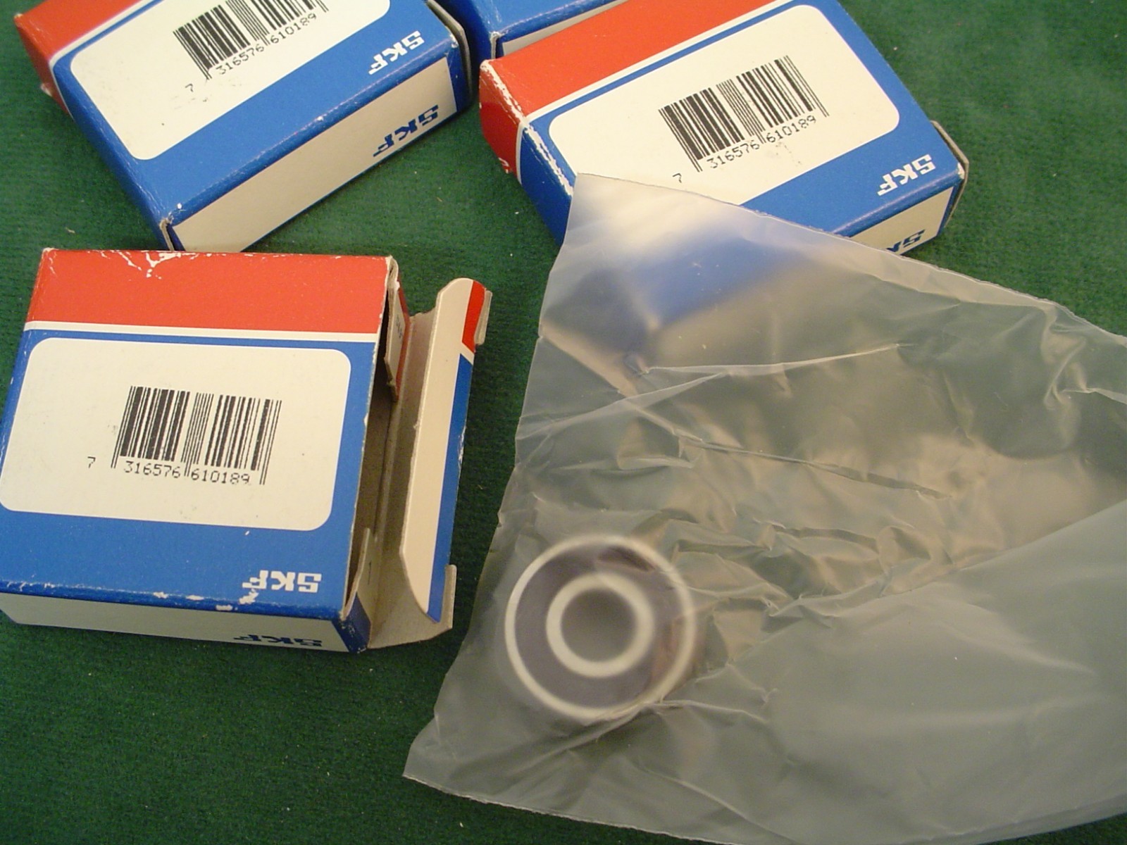 4 pcs SKF 608-2RSJEM C3HT Ball Bearings New in Box Free Shipping USA Seller