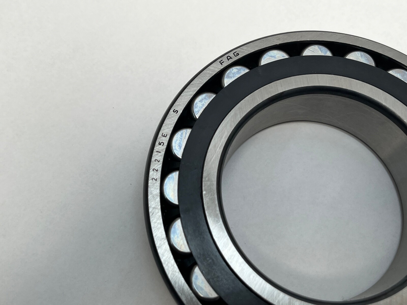 FAG 22215ESTVPBW33 Spherical Bearing 75x130x31 mm 22215-E-S-TVPB-W33 Switzerland