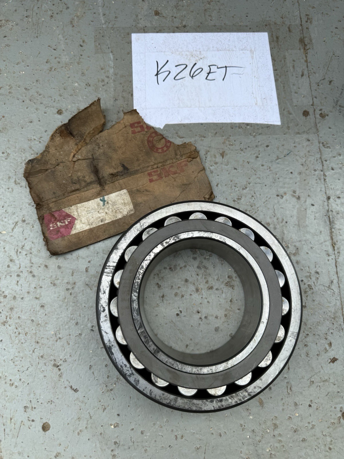 SKF 22226 Spherical Roller Bearing New Open Box