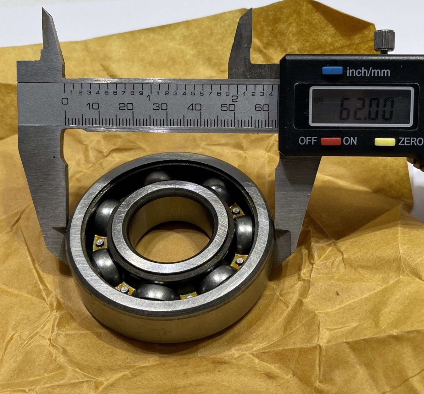 SNR 6305 Single Row Ball Bearing 62mm X 25mm X 17mm France 00 23 416 305