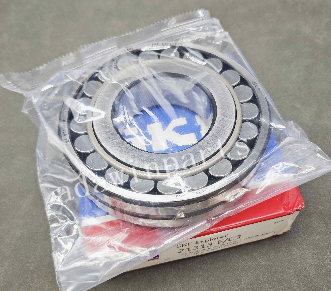 New Spherical Roller Bearings 65 x 140 x 33mm for SKF 21313 E / C3 21313 E