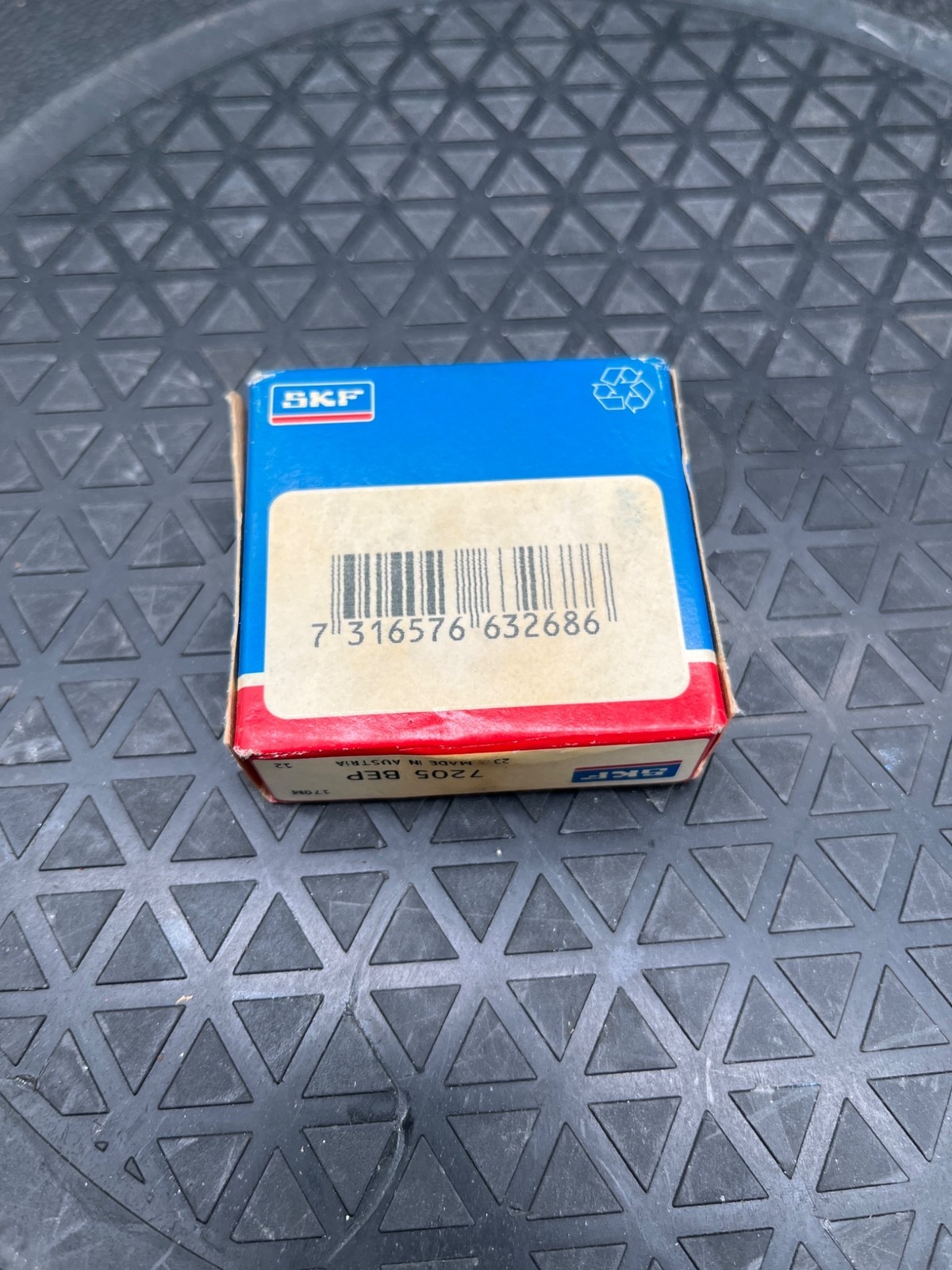 SKF 7205 BEP Single Row Angular Contact Ball Bearing NEW