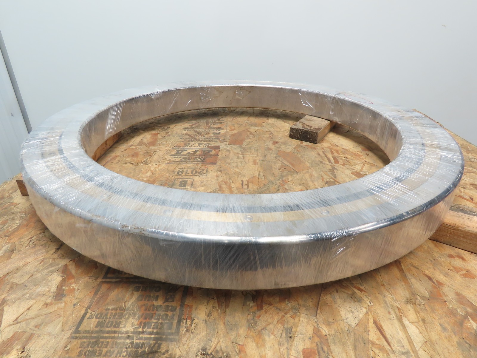 Scheerer 10221-BIC Cylindrical Roller Bearing w/Inner Race 36″ OD 28″ ID 3.25″ W