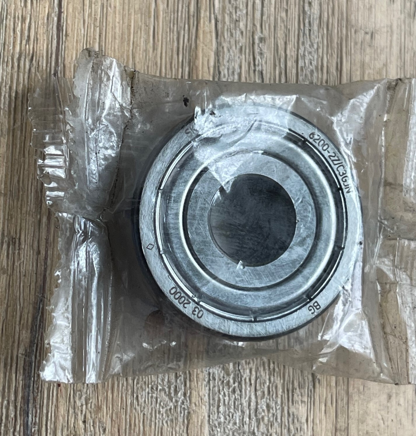SKF 6200 2ZJEM BALL BEARING NEW