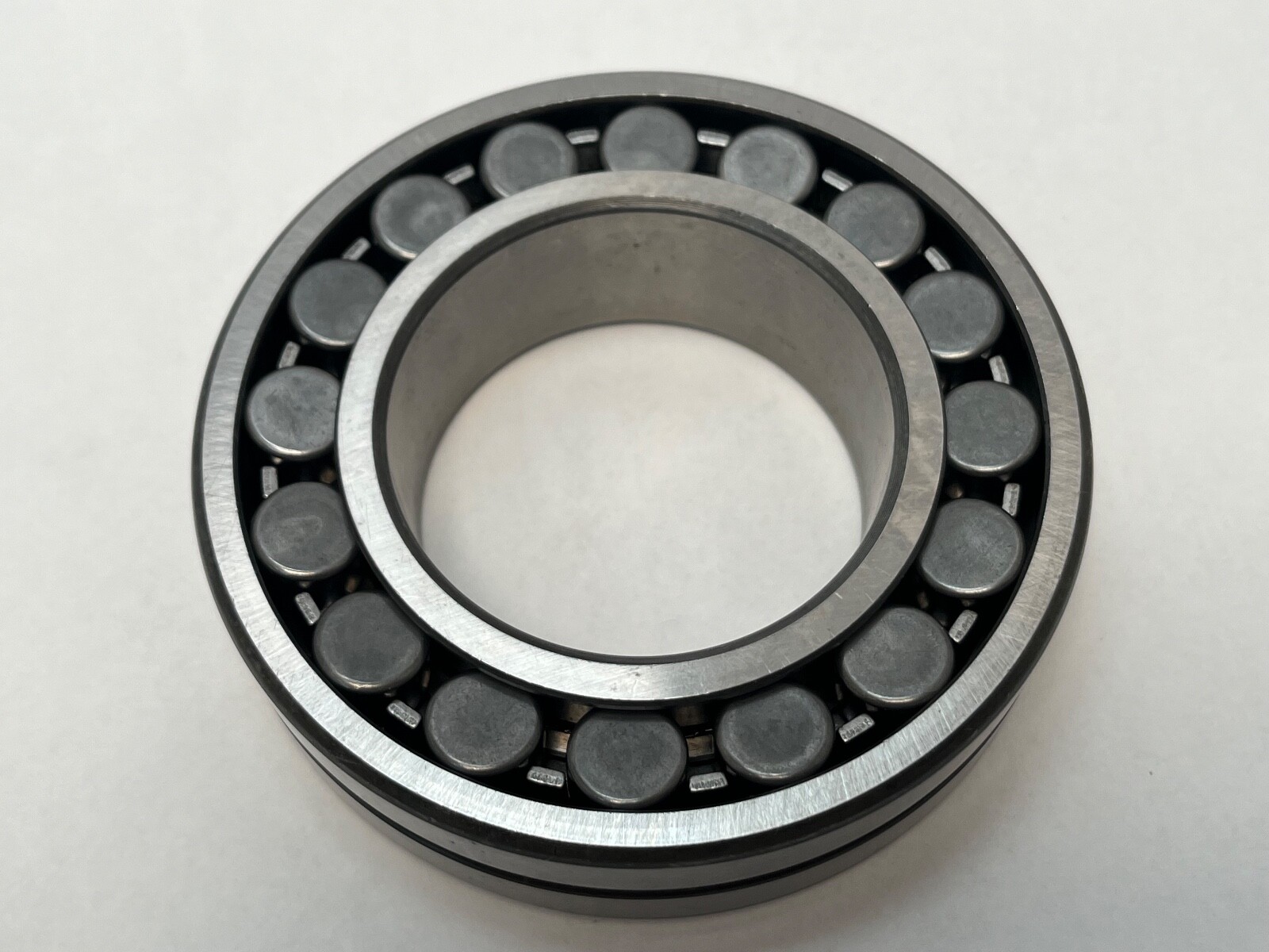 SNR 22212VKB33J30 Bearing 60x110x28 mm 22212-V-K-B33-J30 22212V-K-W33-C3 Italy