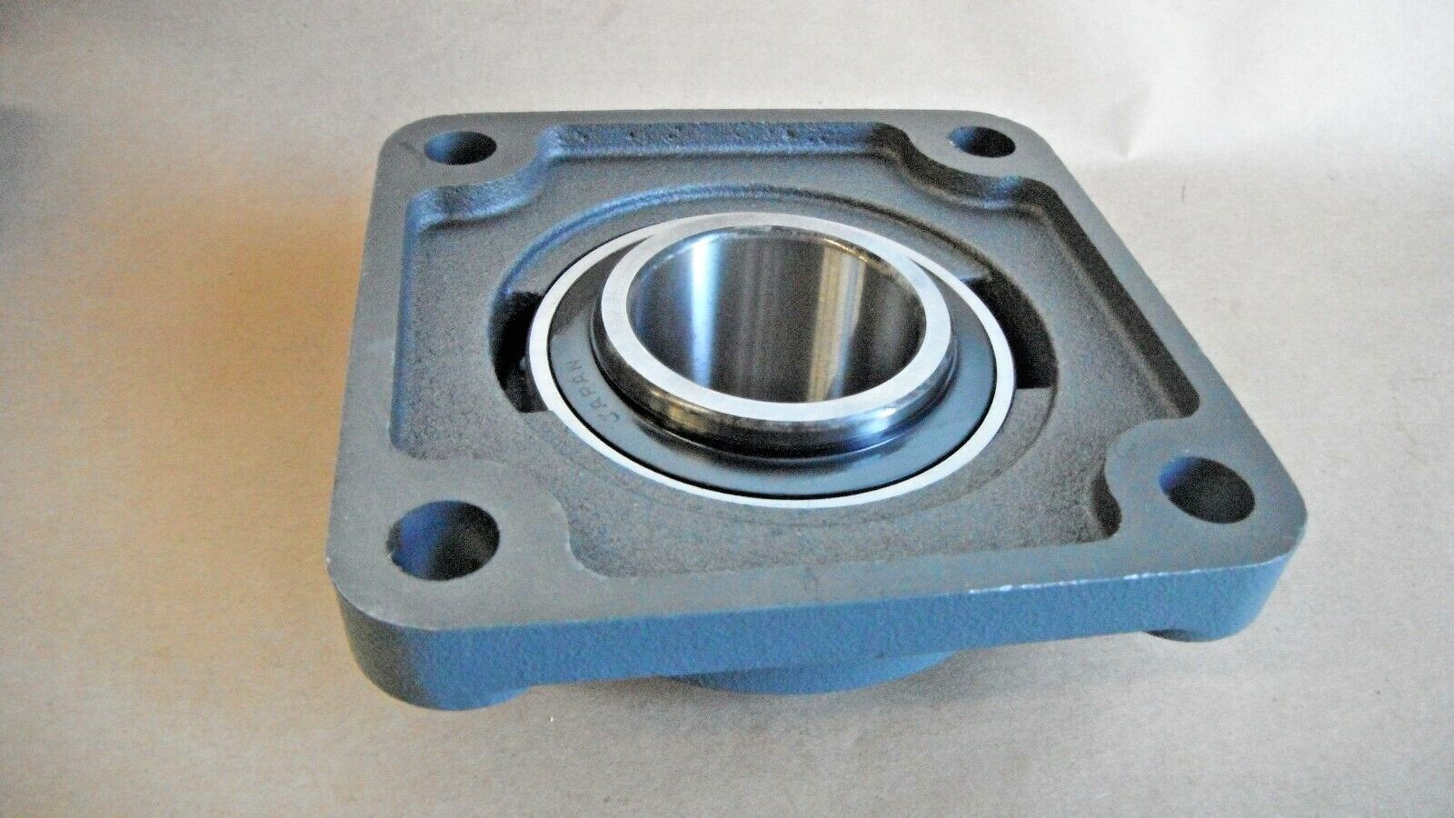 AMI BEARING UCF210-31 SET SCREW LOCKING 4-BOLT FLANGE UNIT