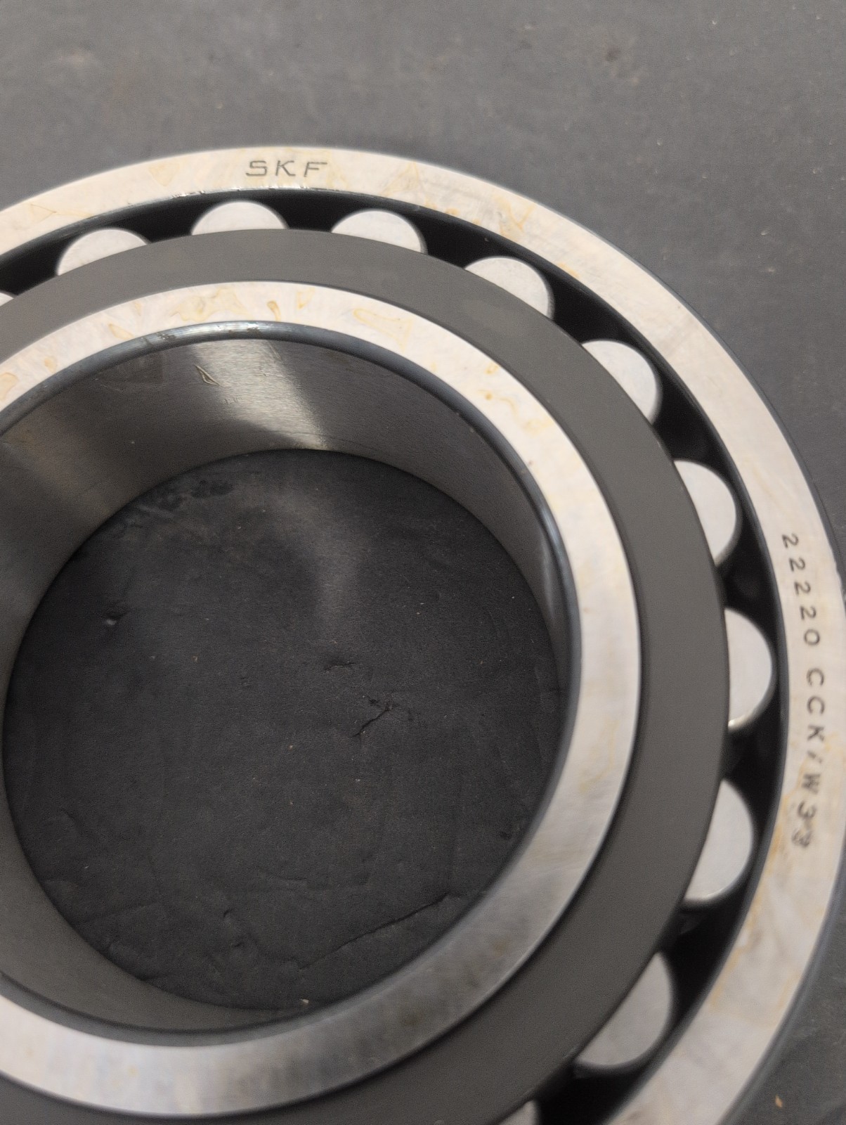 SKF 22220 Spherical Roller Bearing Part# 8496888 New-Open Box