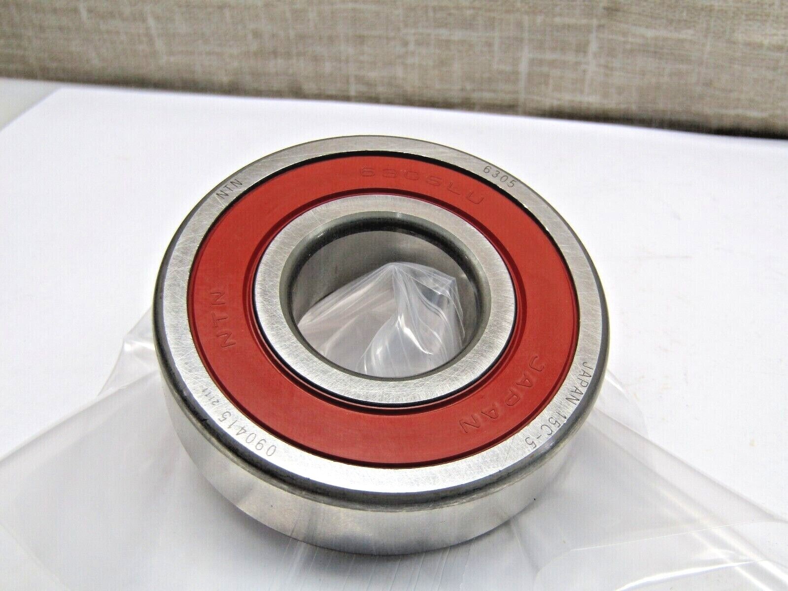 NTN Japan 6305LLU 25mm X 62mm X 17mm Sealed Bearing