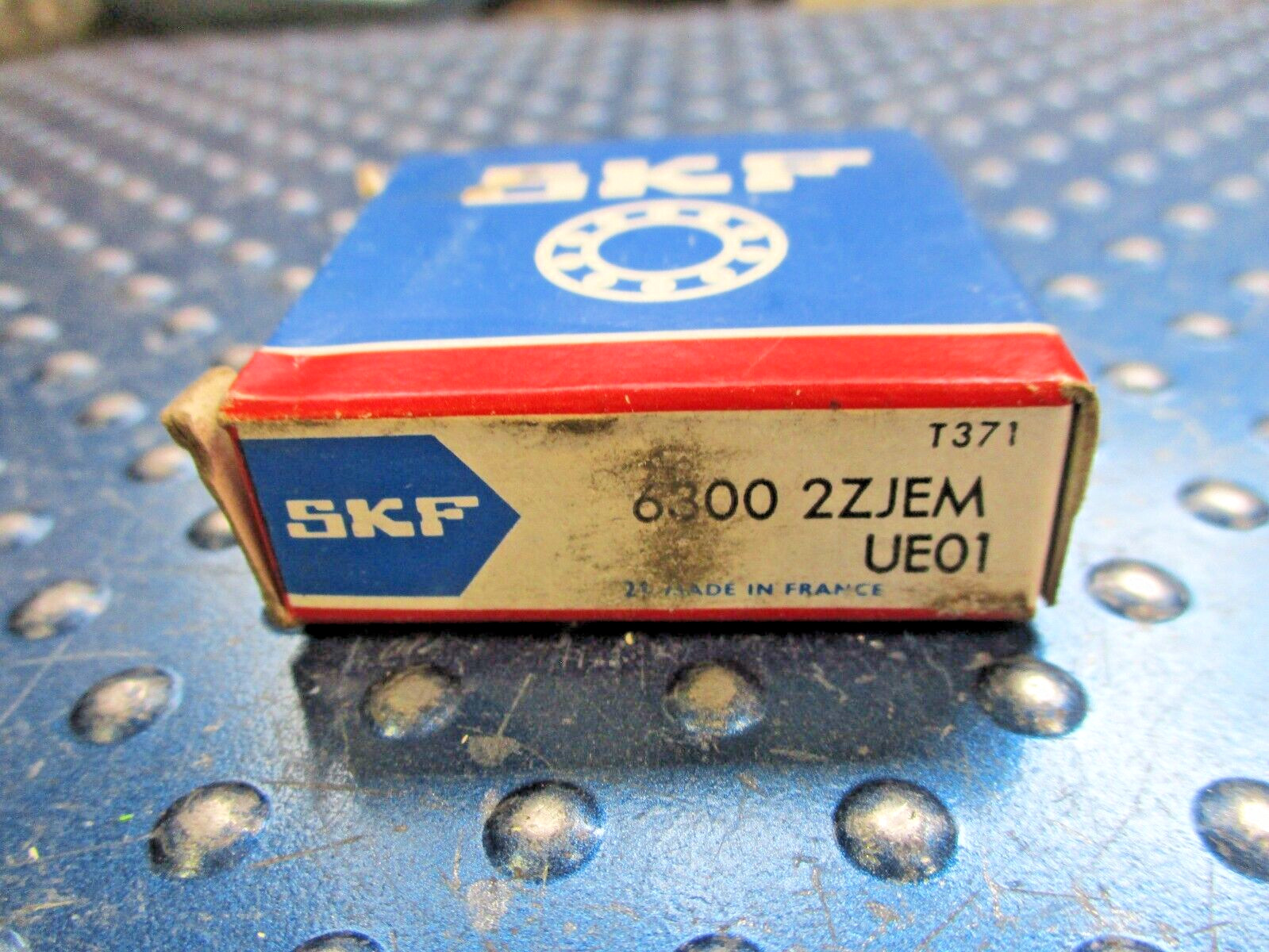 *NEW* SKF BALL BEARING 6300 2ZJEM UE01