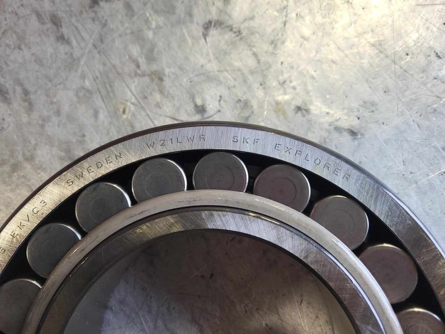 SURPLUS NEW SKF 22226 EK/C3 Spherical Roller Bearing