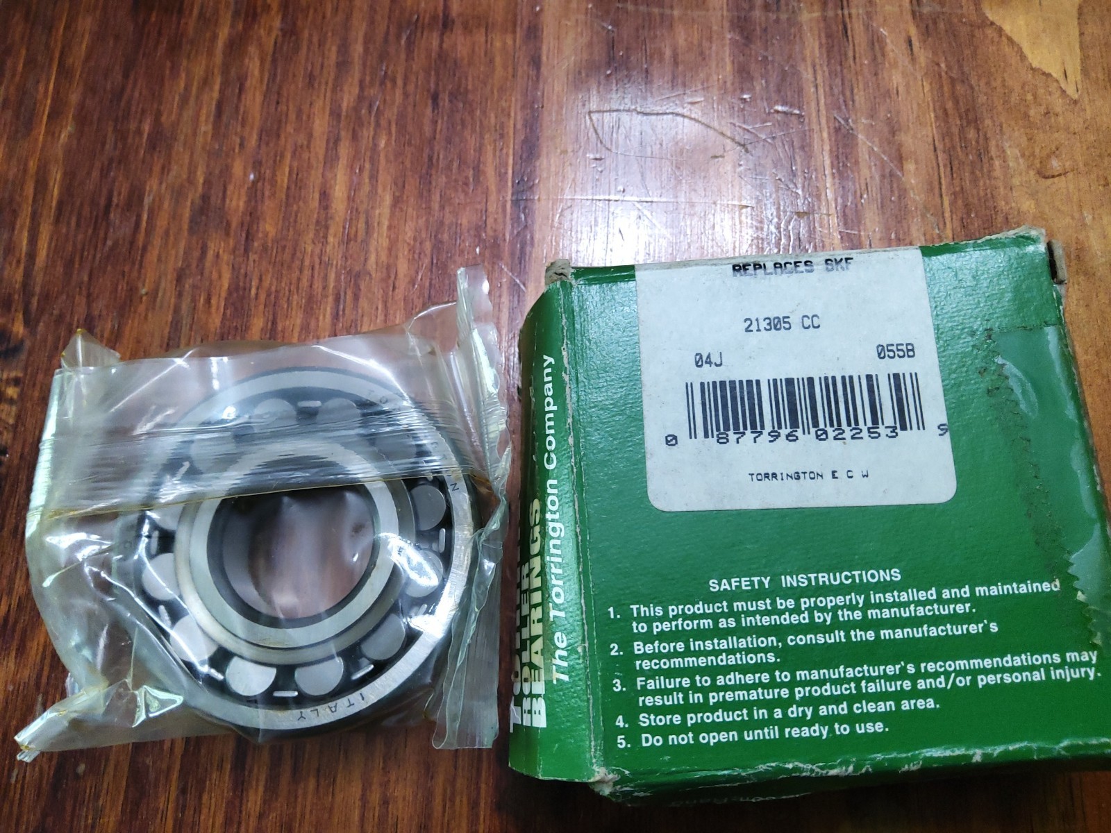 Torrington 21305VCSJC Spherical Roller Bearing, Replaces SKF 21305 CC