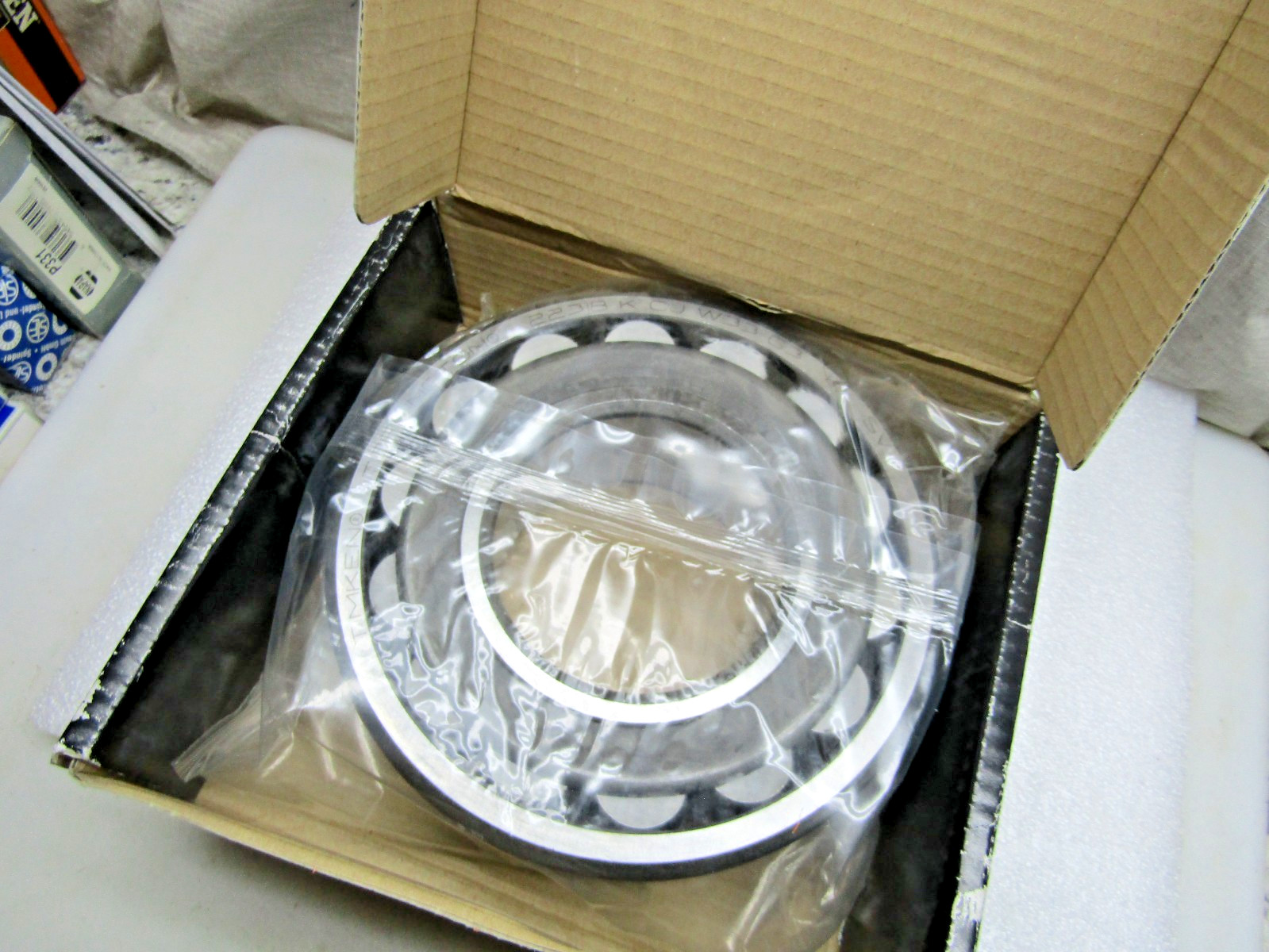 Timken 22318K CJ W33 C3 90mm X 190mm X64mm Tapered Bore Spherical Roller Bearing