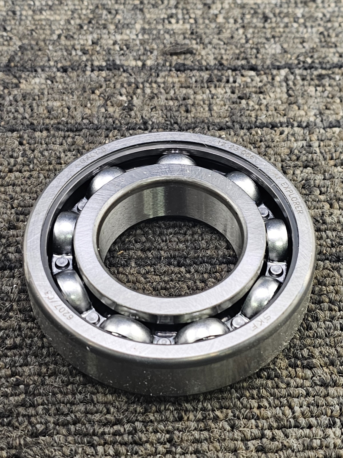 SKF 6207-J Single Row Deep Groove Ball Bearing 1.36″ Bore x 2-3/4″ OD x 0.66″ W