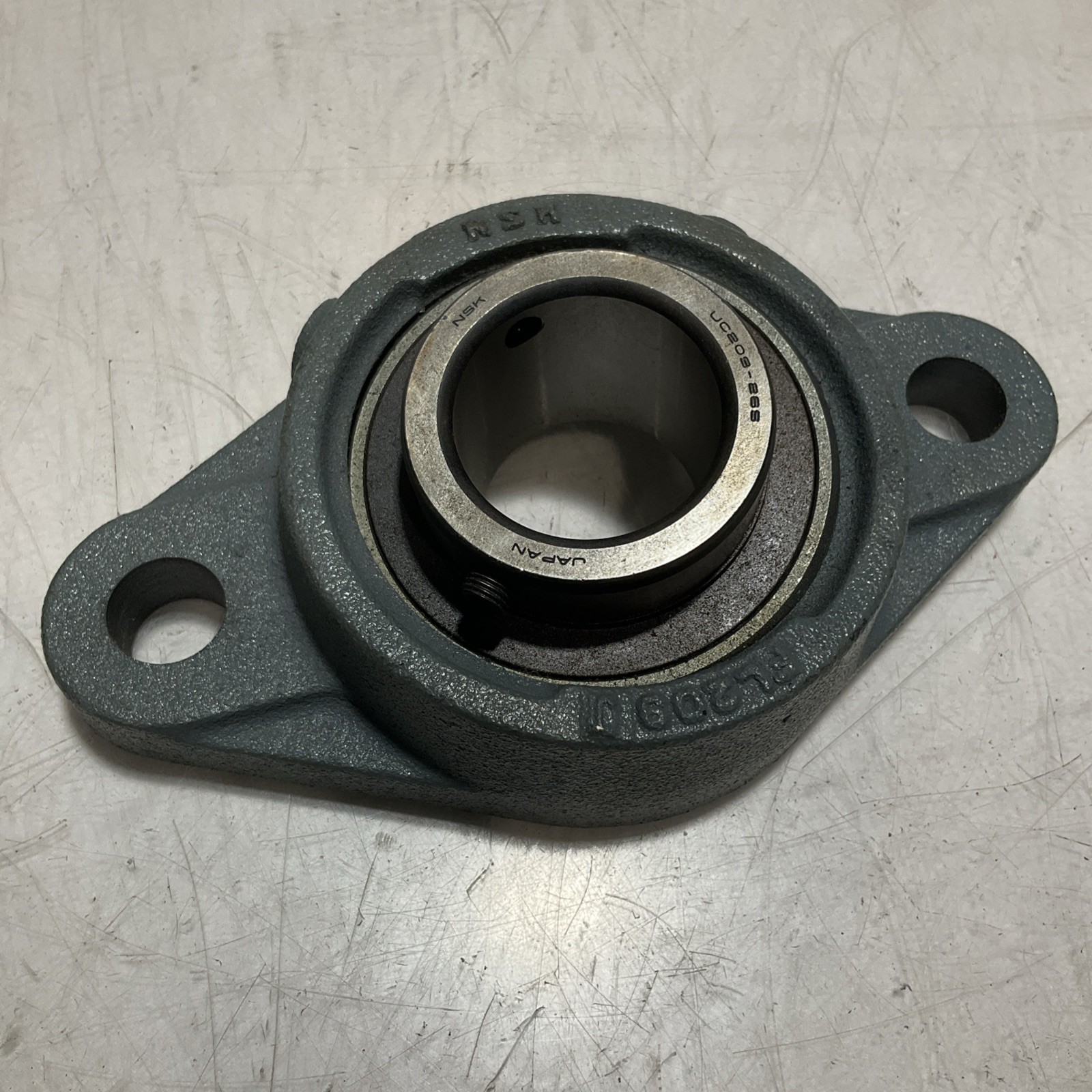 NSK JAPAN UC209-26S TWO MOUNTAIN BOLT FLANGE HOUSING BALL BEARING Z2M