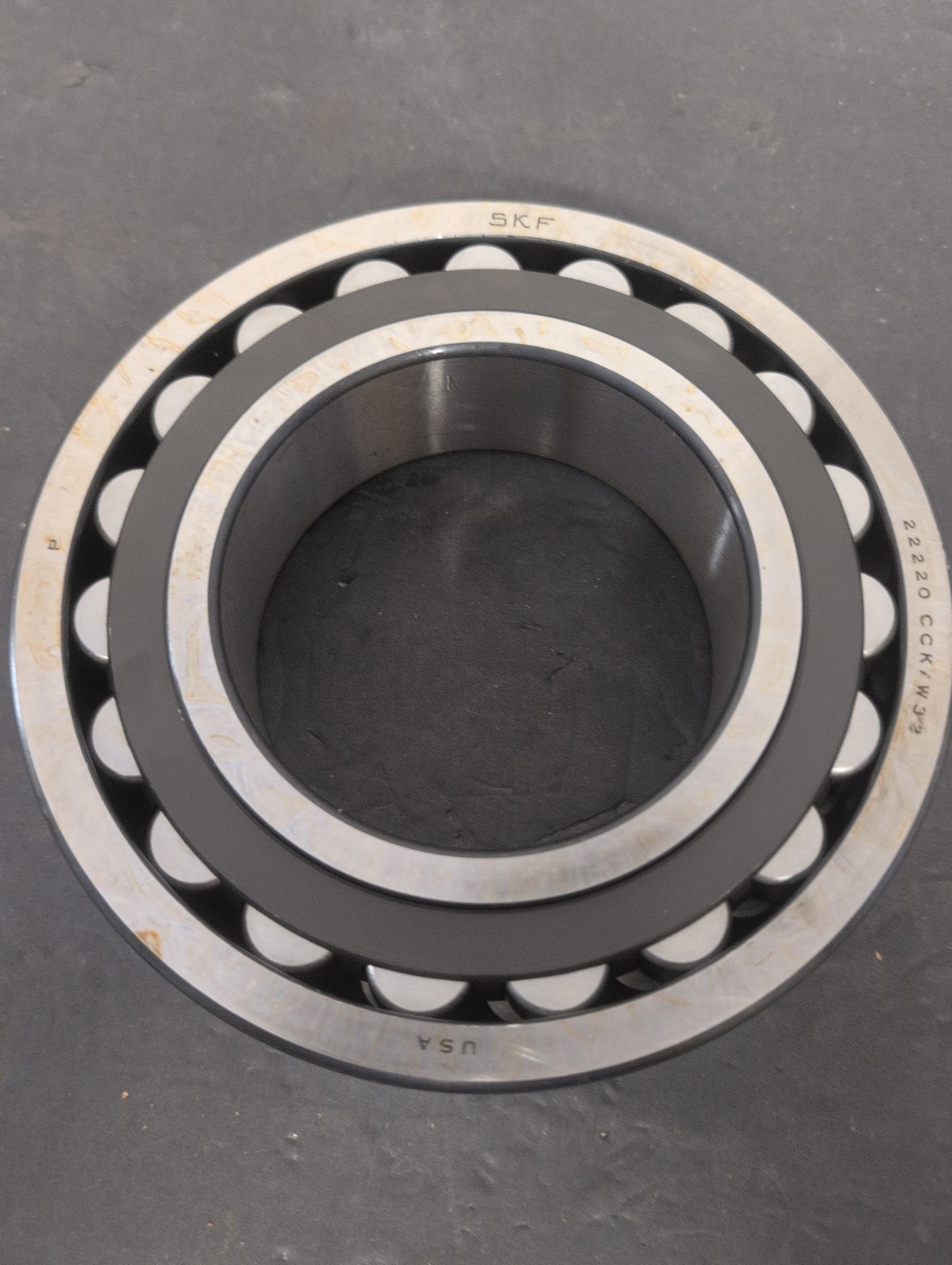 SKF 22220 Spherical Roller Bearing Part# 8496888 New-Open Box