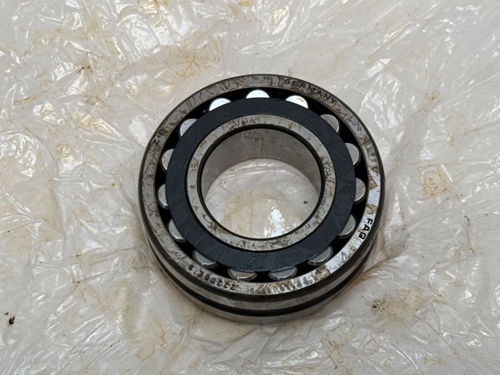 FAG 22205ESK.TVPB Bearing 22216E 22205-E-S-K-TVPB-C3-W33 25x52x18 mm