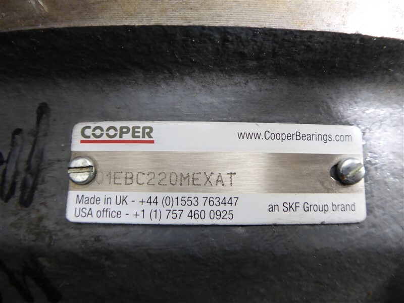 USED Cooper 01EBC220MEXAT Light Series Metric Retained Bearing w/ Housing 220mm