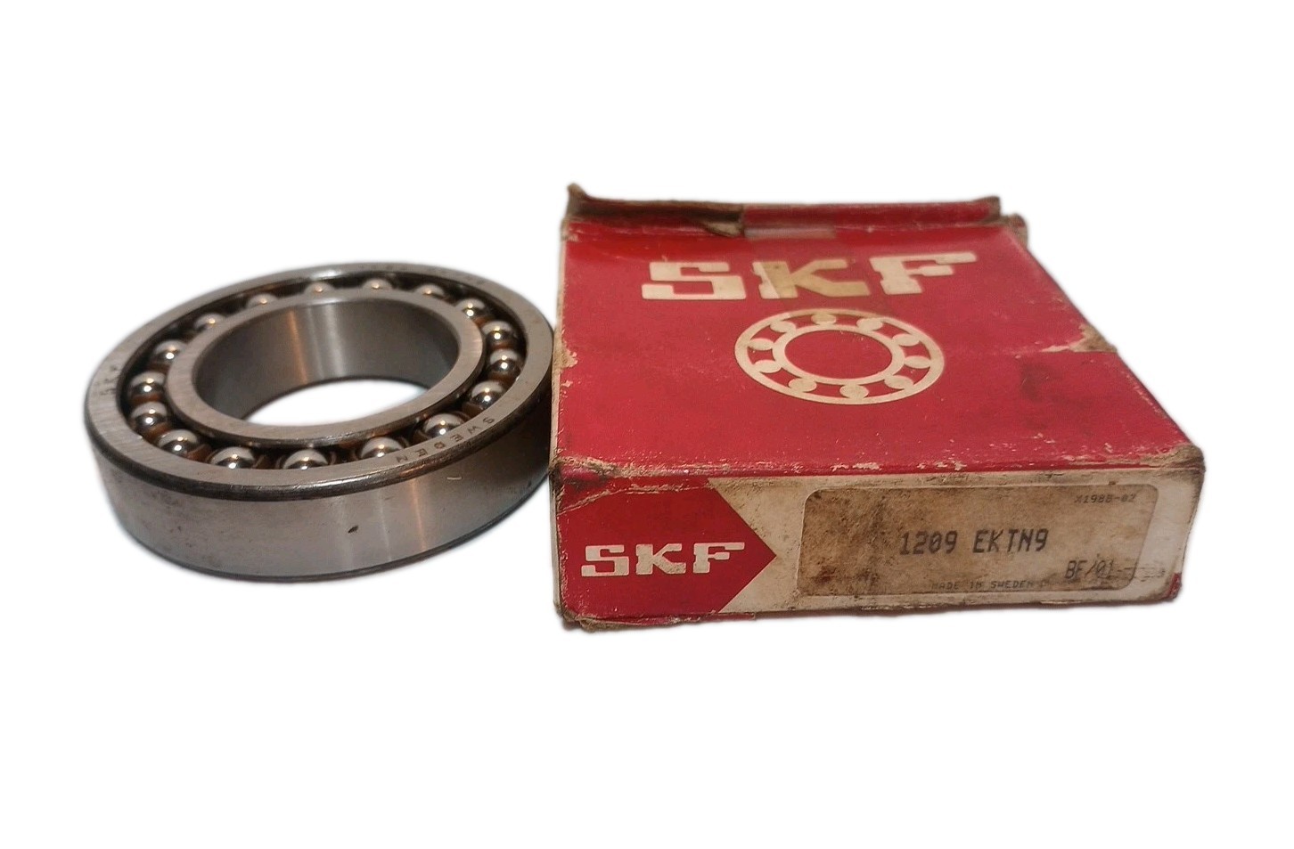 NEW / SKF 1209 EKTN9 / 45MM BORE / SELF ALIGNING BALL BEARING / MADE IN SWEDEN
