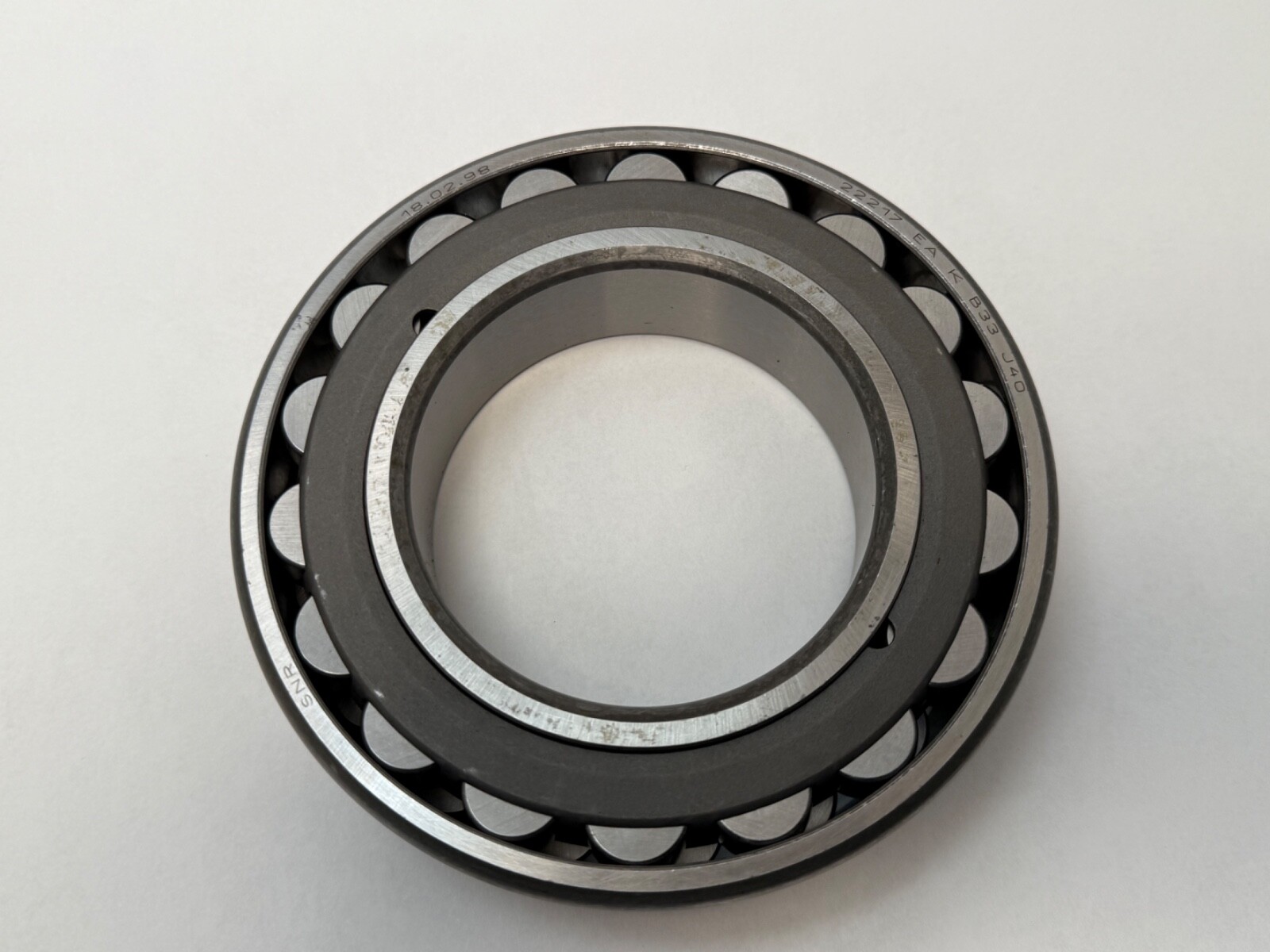 SNR 22217EAKB33J40 Bearing 22217E 22217 EA K W33/B33 C4/J40 85x150x36mm