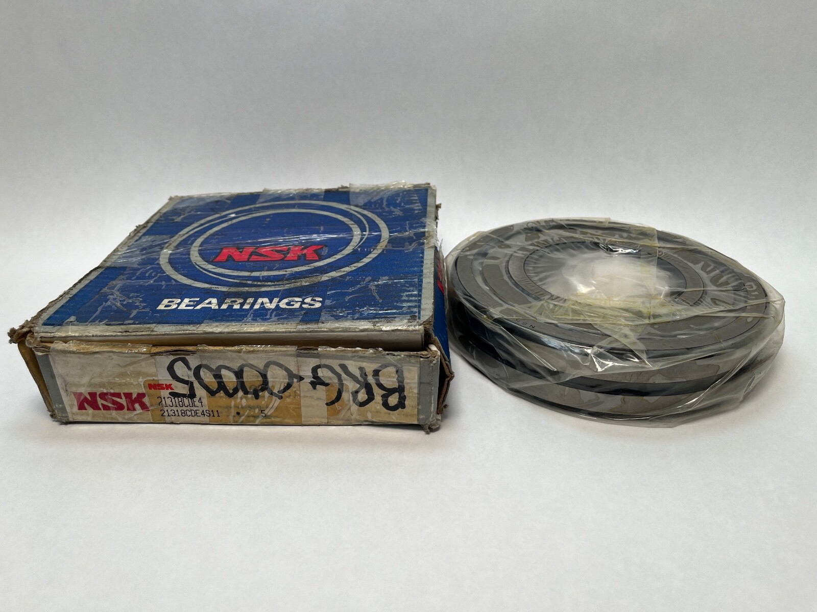 NSK 21318CDE4 Spherical Bearing 90x190x43 mm 21318-CD-E4/W33 S11 Japan