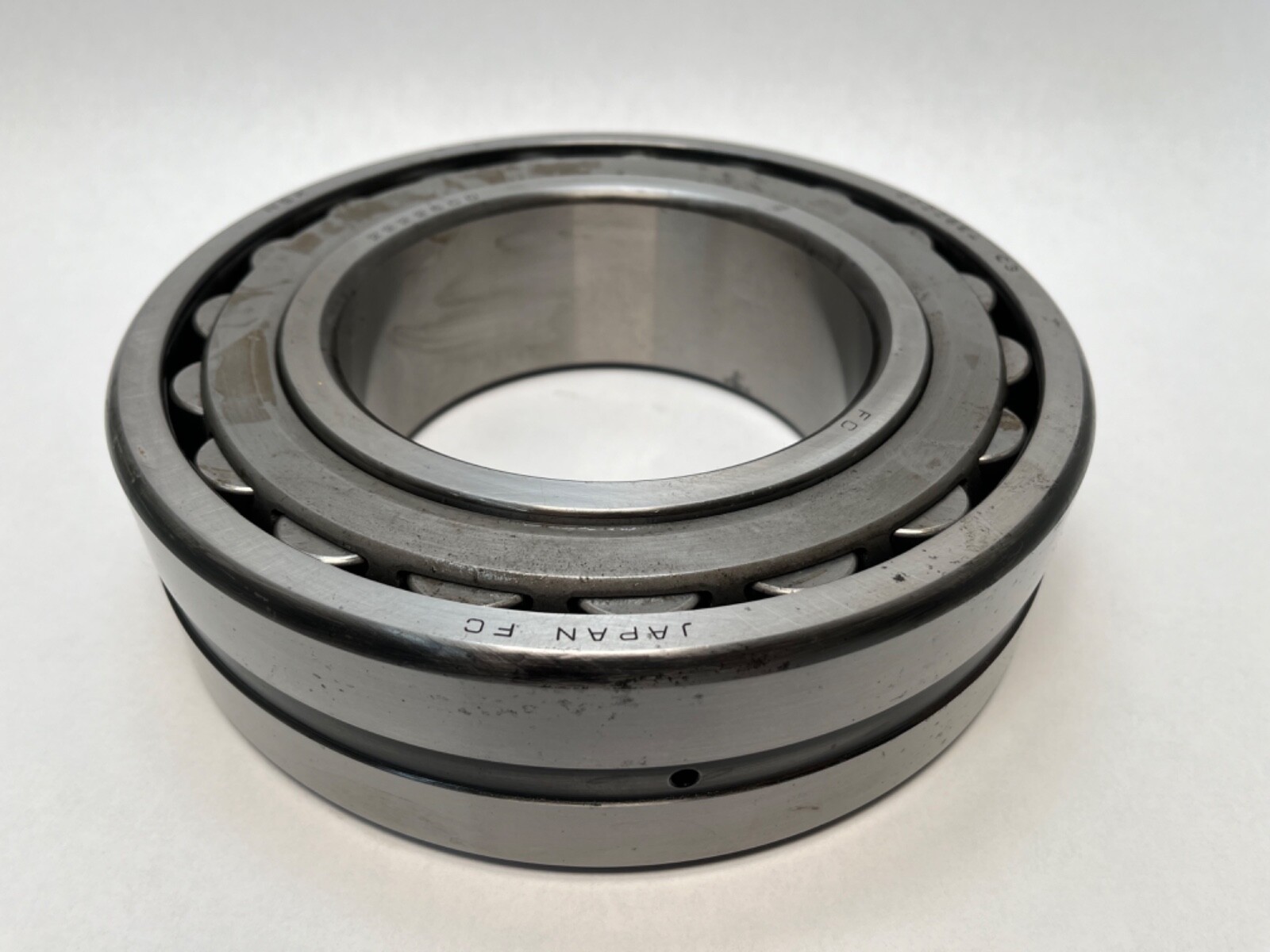 NSK 22226CDE4C3 Bearing 22226-CD-E4-C3 22226 CC C3 W33 130x230x64 mm