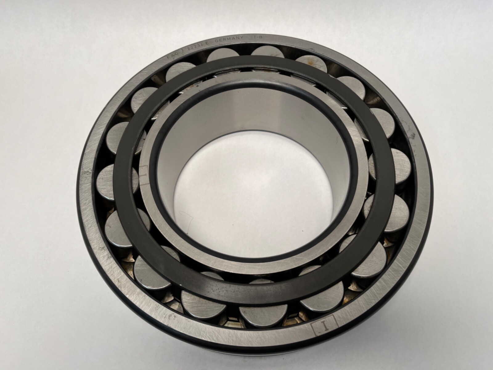 FAG 22234E Spherical Bearing 22234E 22234-E-W33 170x310x86 mm