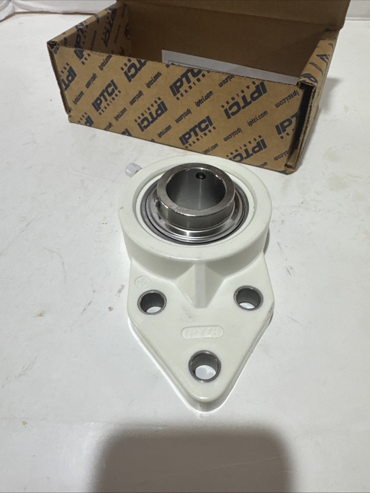 201673 New IPTCI SUCSFB206 Flange Bearing; UHMW ; 3-Bolt; 30mm ID
