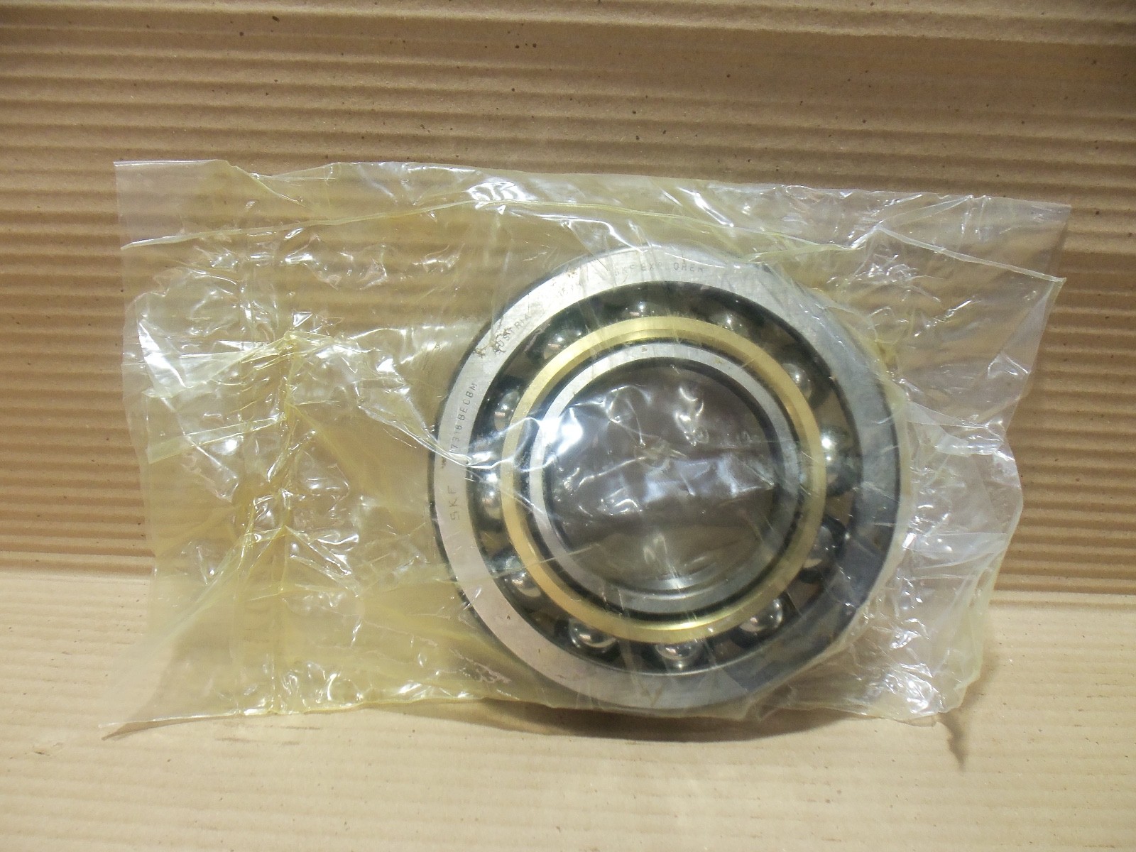 New SKF 7318BECBM Single Row Angular Contact Ball Bearing