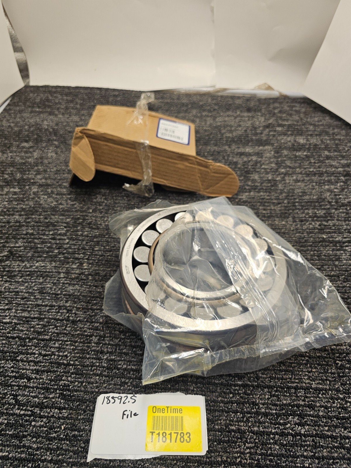 SKF 22318 EJA/VA405 Spherical Roller Bearing 90mm ID, 190mm OD Straight Bore, C4